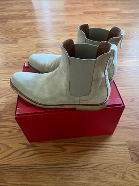 Common Projects Men's Suede Chelsea Boots in Beige